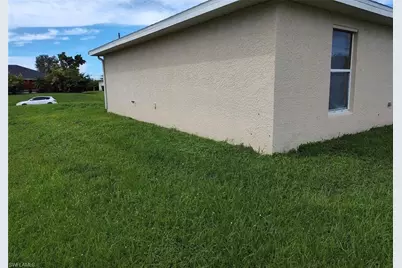 1109 NE 2nd Pl, Cape Coral, FL 33909 - Photo 23