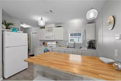 1747 Beverly Dr, Naples, FL 34114 - Photo 5