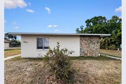 2239 Iris Way, Fort Myers, FL 33905 - Photo 3