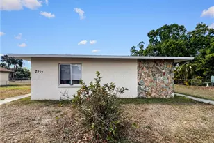 2239 Iris Way, Fort Myers, FL 33905 - Photo 3