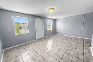 6617 Warwick Cir, Fort Myers, FL 33919 - Photo 5