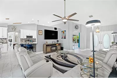 203 SE 14th Ct, Cape Coral, FL 33990 - Photo 5