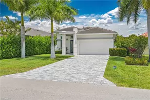 693 105th Ave N, Naples, FL 34108 - Photo 1