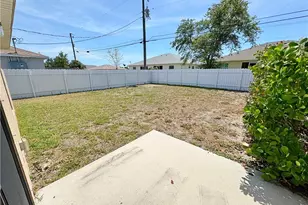 1022 NE 8th Pl, Cape Coral, FL 33909 - Photo 5