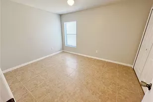 1022 NE 8th Pl, Cape Coral, FL 33909 - Photo 9