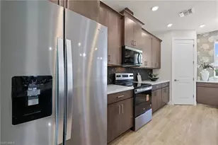 8738 Lakefront Ct, Fort Myers, FL 33908 - Photo 7
