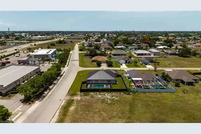 819 SW 16th Ter, Cape Coral, FL 33991 - Photo 5