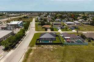 819 SW 16th Terrace, Cape Coral, FL 33991 - Photo 5