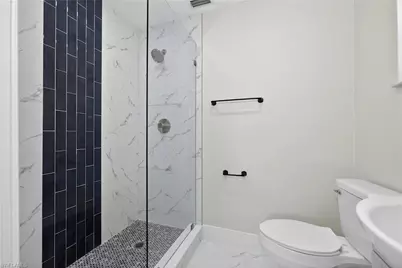 2300 Crystal Dr, Fort Myers, FL 33907 - Photo 23