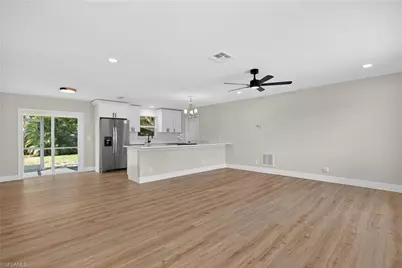 2300 Crystal Dr, Fort Myers, FL 33907 - Photo 9