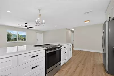 2300 Crystal Dr, Fort Myers, FL 33907 - Photo 13