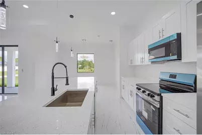 931 Barcelona St E, Lehigh Acres, FL 33974 - Photo 9