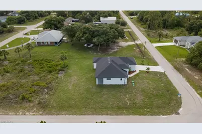 931 Barcelona St E, Lehigh Acres, FL 33974 - Photo 23