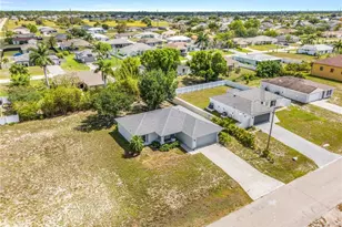 307 NE 25th Terrace, Cape Coral, FL 33909 - Photo 25