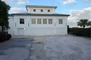 4700 Yacht Harbor Dr, Naples, FL 34112 - Photo 7