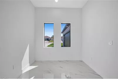 1426 NE 6th Ave, Cape Coral, FL 33909 - Photo 11
