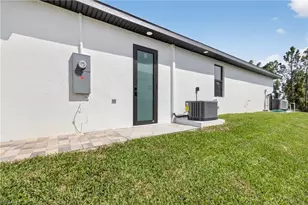 1412 NE 1st St, Cape Coral, FL 33909 - Photo 9