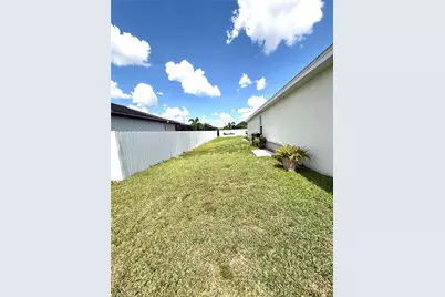 635 NE 6th Pl, Cape Coral, FL 33909 - Photo 23
