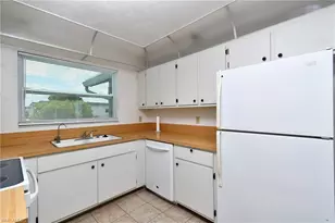 10572 Quincy Ct, Lehigh Acres, FL 33936 - Photo 17