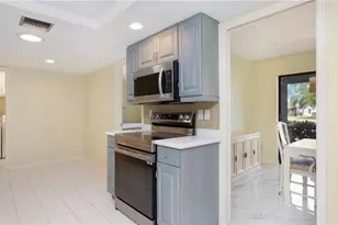 319 Reynolds Ct, Naples, FL 34112 - Photo 5
