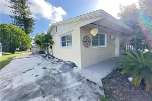 1119 Vineyard Pl, Lehigh Acres, FL 33936 - Photo 3