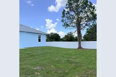 546 Louisville St E, Lehigh Acres, FL 33974 - Photo 5
