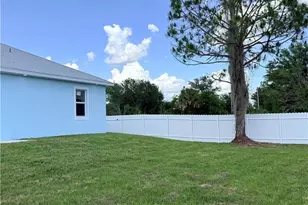546 Louisville St E, Lehigh Acres, FL 33974 - Photo 5