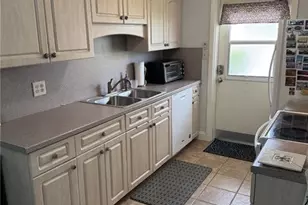 13151 Kings Point Dr, Fort Myers, FL 33919 - Photo 7