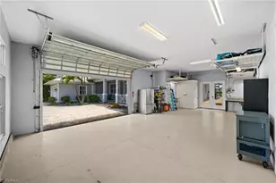 105 SW 52nd St, Cape Coral, FL 33914 - Photo 37