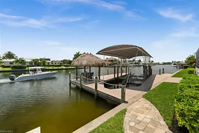 105 SW 52nd St, Cape Coral, FL 33914 - Photo 5
