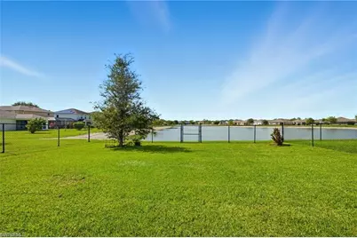 10884 Marble Brook Blvd, Lehigh Acres, FL 33936 - Photo 25