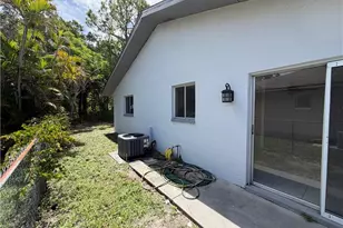 929 SE 24th Ave, Cape Coral, FL 33990 - Photo 11