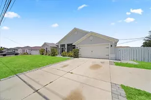 22 Nelson Rd S, Cape Coral, FL 33991 - Photo 3