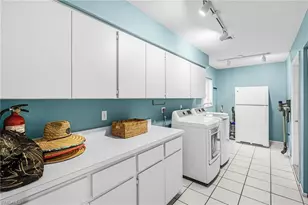 1390 Landmark Ct, Fort Myers, FL 33919 - Photo 33