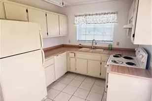 10554 Quincy Ct, Lehigh Acres, FL 33936 - Photo 5