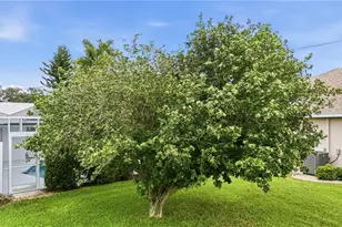 4129 Country Club Blvd, Cape Coral, FL 33904 - Photo 33