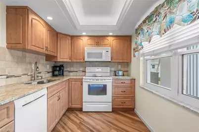 6102 Augusta Dr #207, Fort Myers, FL 33907 - Photo 7