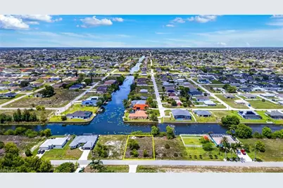 301 NW 5th Ter, Cape Coral, FL 33993 - Photo 9