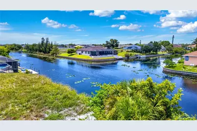 301 NW 5th Ter, Cape Coral, FL 33993 - Photo 3