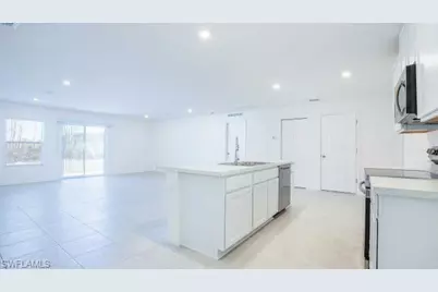 2710 NE 6th Pl, Cape Coral, FL 33909 - Photo 17