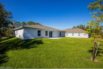 2710 NE 6th Pl, Cape Coral, FL 33909 - Photo 3