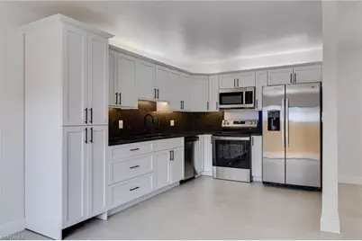 4047 Sandlewood Ln #3, Fort Myers, FL 33907 - Photo 5