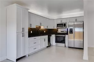 4047 Sandlewood Ln, Fort Myers, FL 33907 - Photo 5