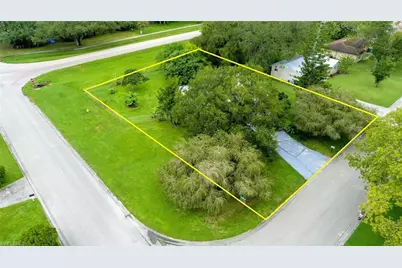 4001 Bishop Cir, Labelle, FL 33935 - Photo 11