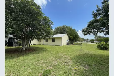 4001 Bishop Cir, Labelle, FL 33935 - Photo 3