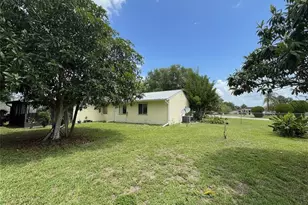4001 Bishop Cir, Labelle, FL 33935 - Photo 3