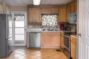 5558 Sir Walter Way, North Fort Myers, FL 33917 - Photo 3