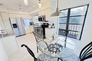 547 Beachwalk Cir, Naples, FL 34108 - Photo 7
