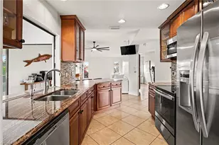 618 SE 11th Pl, Cape Coral, FL 33990 - Photo 9