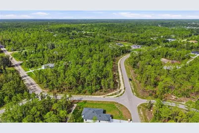305 Woodburn Dr, Lehigh Acres, FL 33972 - Photo 5